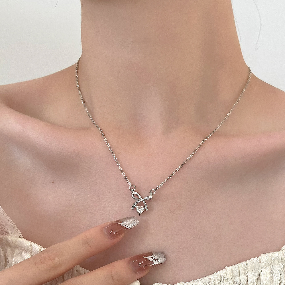 Collana con ciondolo a fiocco in zircone squisita per donna, tendenza Ins, lusso leggero, design di nicchia, stile giapponese e coreano._voghion.com