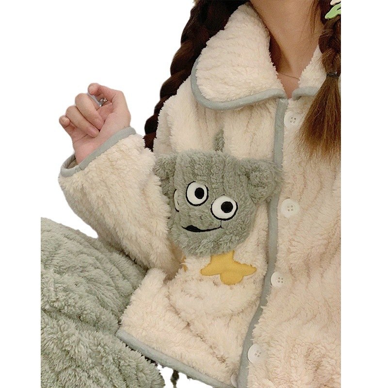Lindo dibujos animados pijamas dulces de las mujeres de manga larga de otoño e invierno de lana coral engrosada forrada de lana niñas casual traje de desgaste para el hogar