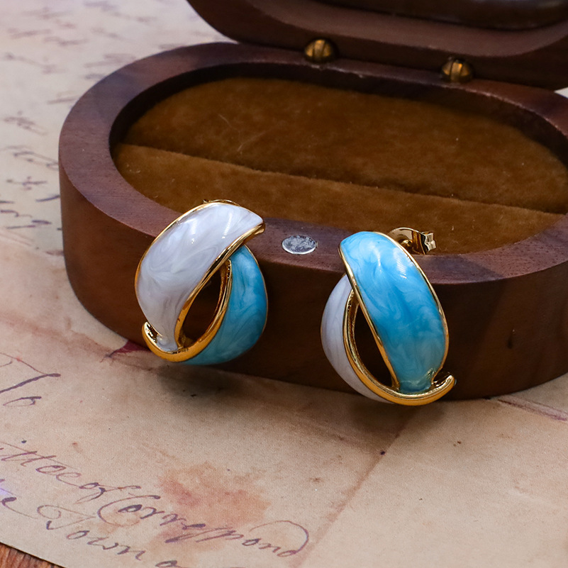 Elegant universal earrings