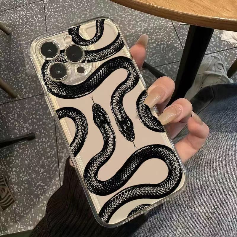 Creativa serpiente negra para iphone16promax funda para teléfono móvil transparente Apple 15 anti-caída 14pro Europa y América 13/12