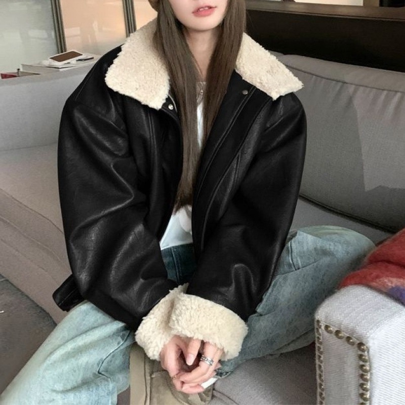 빈티지 가죽 두꺼운 짧은 모방 양고기 재킷 2025 새로운 겨울 느슨한 오토바이 재킷 틈새