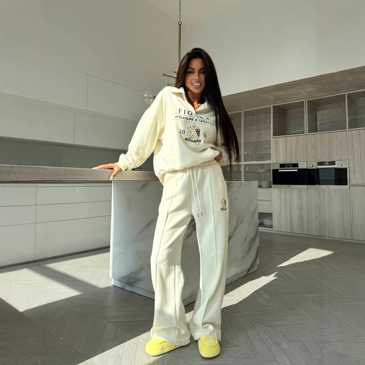 Casual Sports Suit for Women, Spring & Fall Fashionable Age-Reducing Pink High-End Style Sweatshirt Wide-Leg Pants Fashionable Two-Piece Set