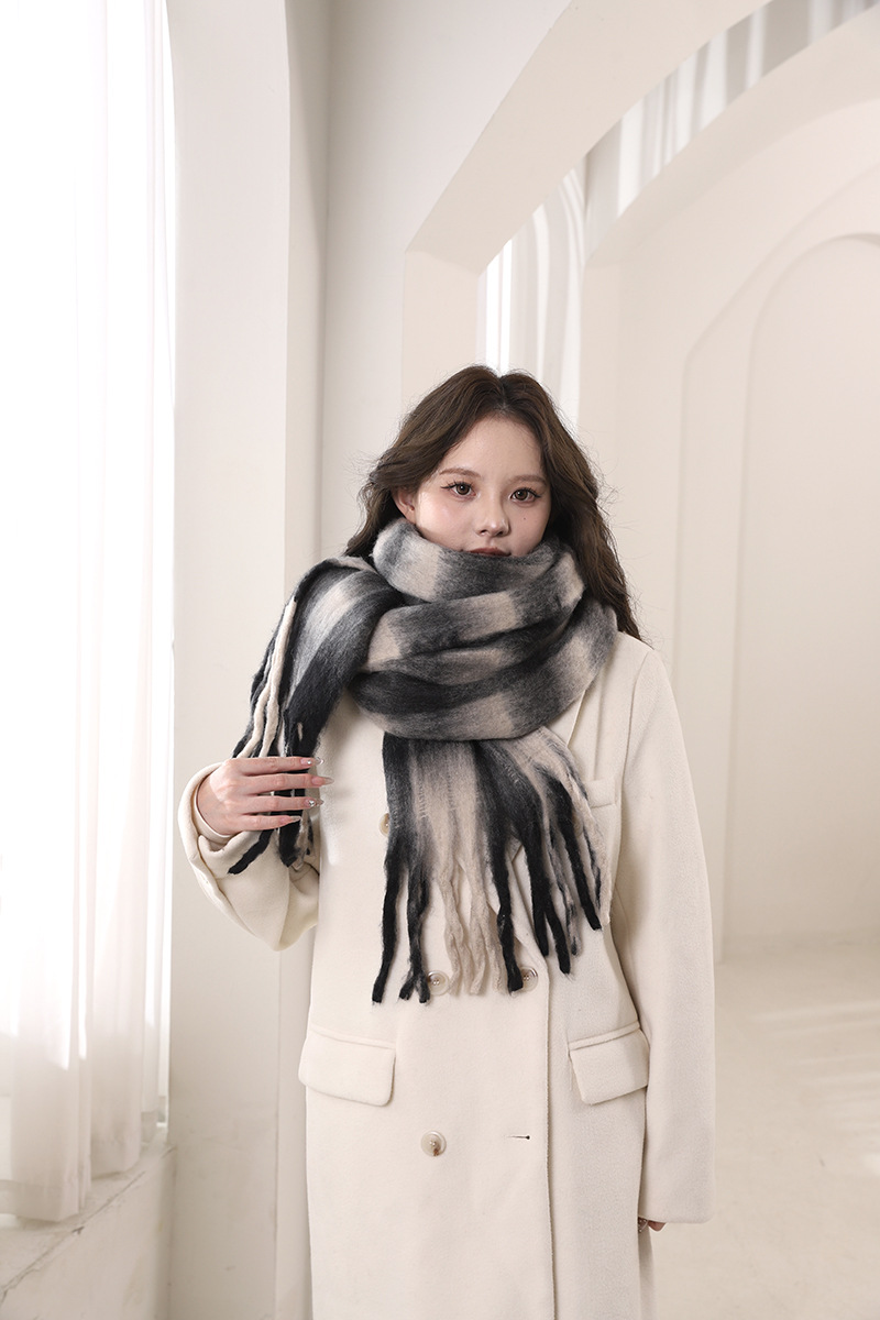 Écharpe épaisse en mohair automne-hiver 2024 avec atmosphère, chaleur haut de gamme, version coréenne polyvalente pour hommes et femmes_voghion.com