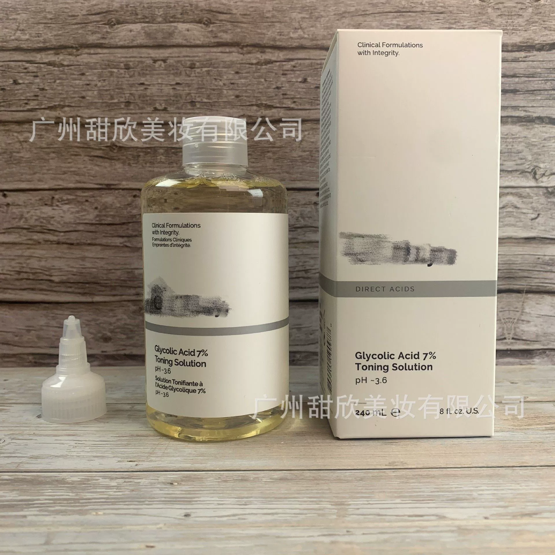 В наличии: Тоник с фруктовыми кислотами и гликолевой кислотой для отшелушивания, устранения закрытых комедонов и сужения пор.