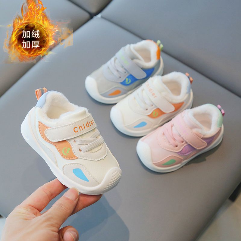 Zapatos funcionales para bebés de otoño e invierno para niños nuevos zapatos de algodón forrados de lana para bebés zapatos para niños pequeños zapatos antideslizantes para niños al por mayor