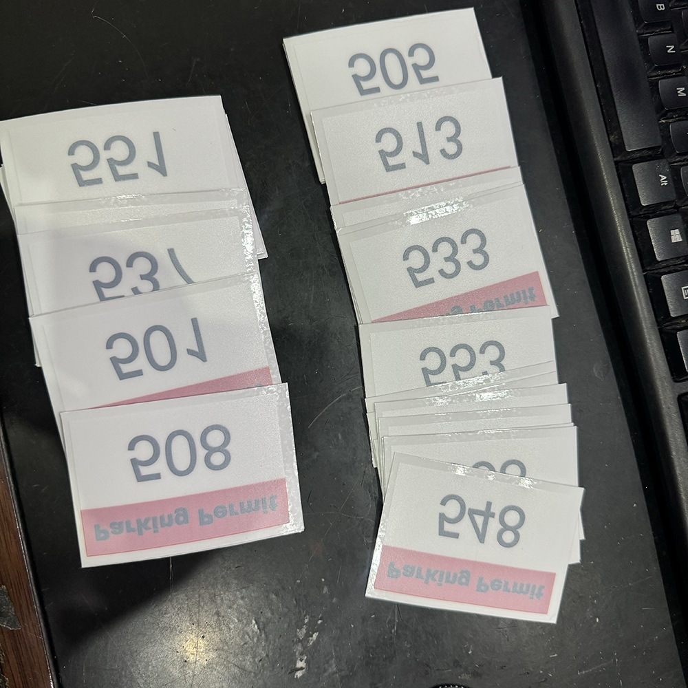 Impresión digital de cambio de código adhesivo estático para el parabrisas delantero del automóvil sin pegamento adhesivo estático dentro de la vista exterior