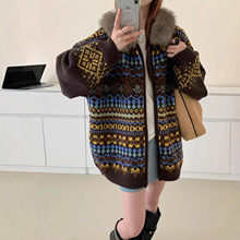 2025年冬季新款设计师款款复古提花连帽毛领拼接前拉链针织开衫女