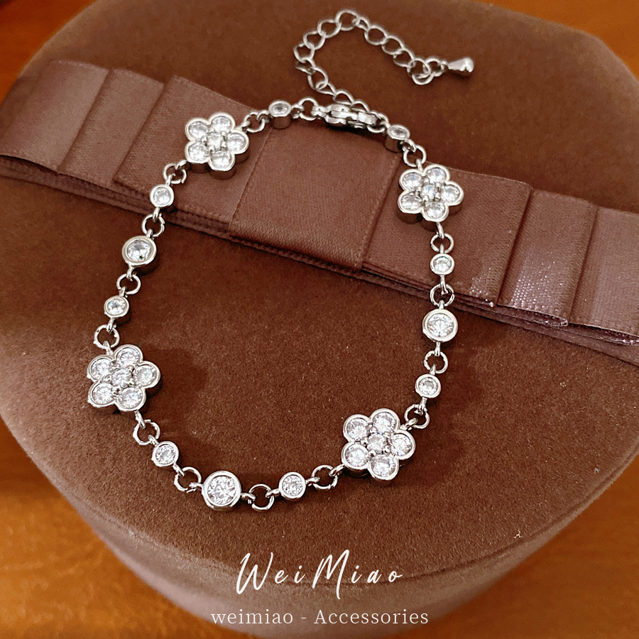 Pulsera de flores redondas de piedra de silicio ligera de lujo nicho pulsera de alta sensación temperamento simple joyas de moda al por mayor image 4