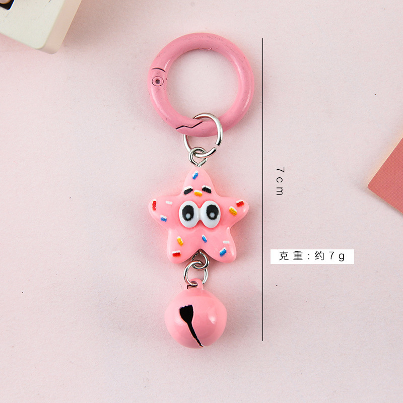 Personalizado de fábrica nuevo pequeño libro rojo con el mismo párrafo Bob Esponja Pai Daxing llavero colgante de resina de dibujos animados al por mayor