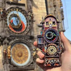 プラハ広場の天体時計の歯車が回転する冷蔵庫用マグネット、旅行用の同じスタイルのクリエイティブなギフト、レトロでユニークなデザイン