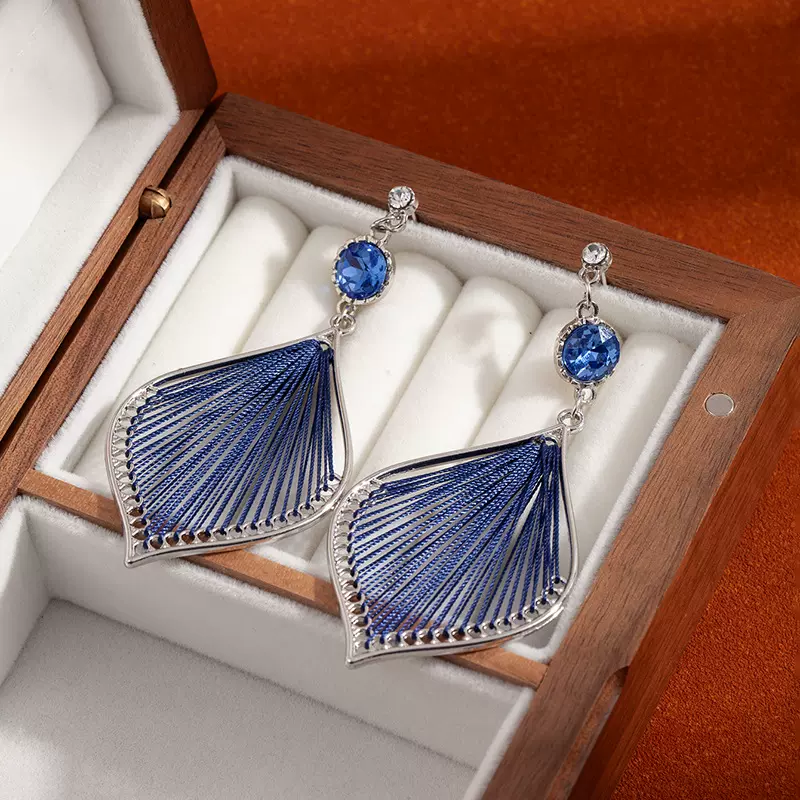 克莱因蓝色镶钻孔雀尾耳环女高级感轻奢气质耳钩手工丝线独特耳饰