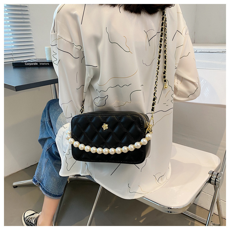 Fashion Pearl Rhomboid Embroidery Thread Shoulder Messenger Portable Bag Wholesale display picture 15