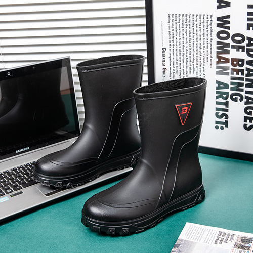 Slip-resistant stylish rain boots for kitchen, fishing, work, car washing, rubber shoes, mid-to-high length, men's trendy water shoes and rain boots