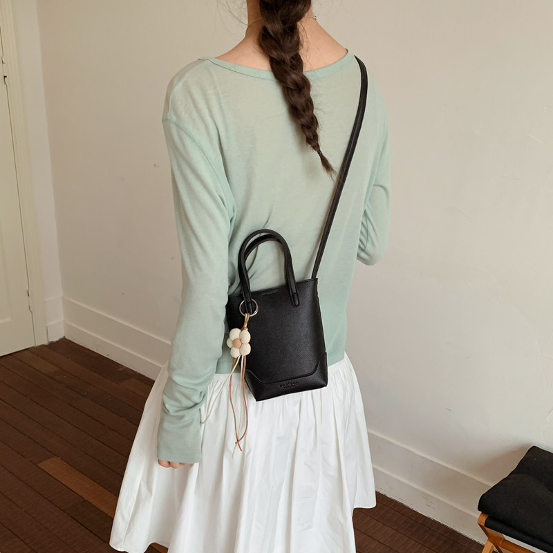 Nicho sensación bolso de moda bolso de mano simple mujer 2026 nuevo verano móvil inclinado universal popular hombro único