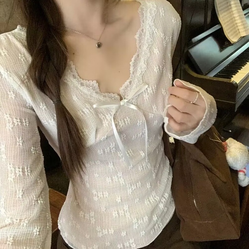 蕾丝拼接黑色v领长袖T恤女秋季修身显瘦打底小众纯欲薄款独特上衣|undefined