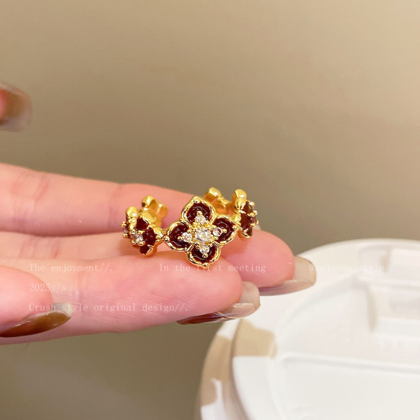 Sparkling Designer Ring For Women, Elegant And Comfortable Piece_voghion.com