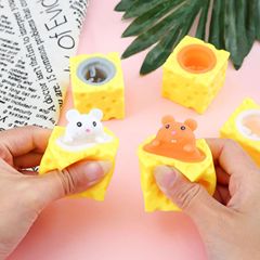 震え音の同じタイプのチーズのネズミのウサギはつまんで楽をします。
