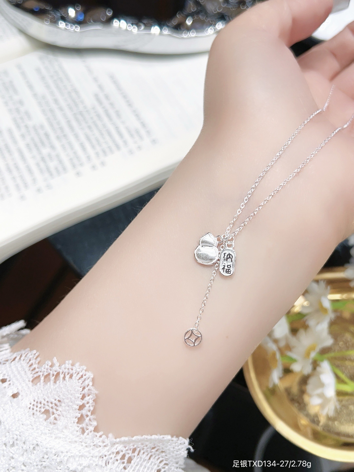 S999 plata esterlina mariposa flange collar de cuatro hojas diseño de nicho femenino de alta calidad lujo ligero cadena de clavícula para regalar a su novia