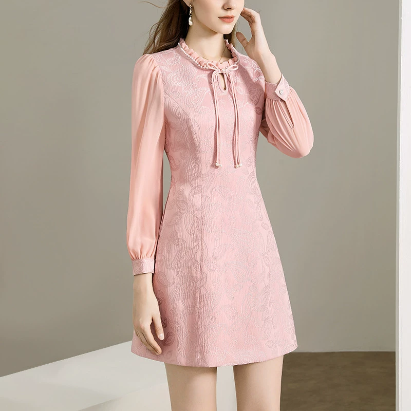 Новое розовое жаккардовое платье в китайском стиле для женщин, лето 2025, новый стиль, улучшенная юбка средней длины в китайском стиле с пряжкой в ​​виде диска и бисером