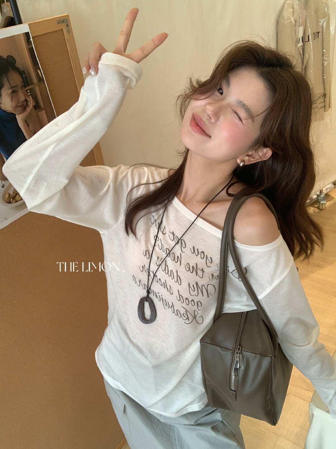 Áo thun nữ tay dài cổ tròn in chữ, phong cách Hàn Quốc, chất liệu cotton thoáng mát — màu đen, màu trắng, màu xám, màu vàng chi tiết 61