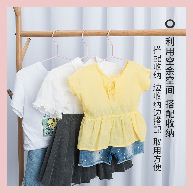 大人の子供のワンピースのスーツのハンガーとクリップのセットと服を掛けます。|undefined
