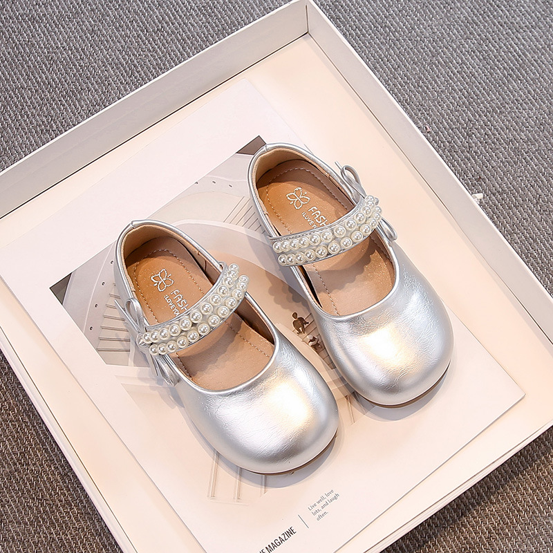Niñas Mary Zapatos de cuero 2025 nuevos niños primavera y otoño arco suave zapatos de perlas de estilo extranjero zapatos de princesa image 4