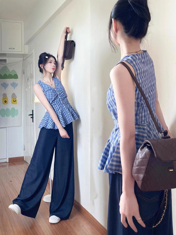 韩系蓝色格子V领无袖吊带背心女夏季2025新款收腰显瘦绝美小上衣|undefined