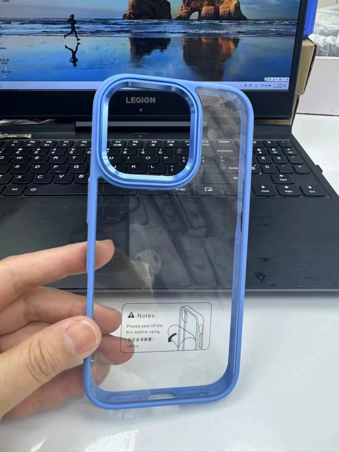 Funda para teléfono móvil iPhone 17 AIR naranja, compatible con iPhone 15 y 16, carcasa rígida transparente con anillo de lente metálico dorado y protección anticaídas.