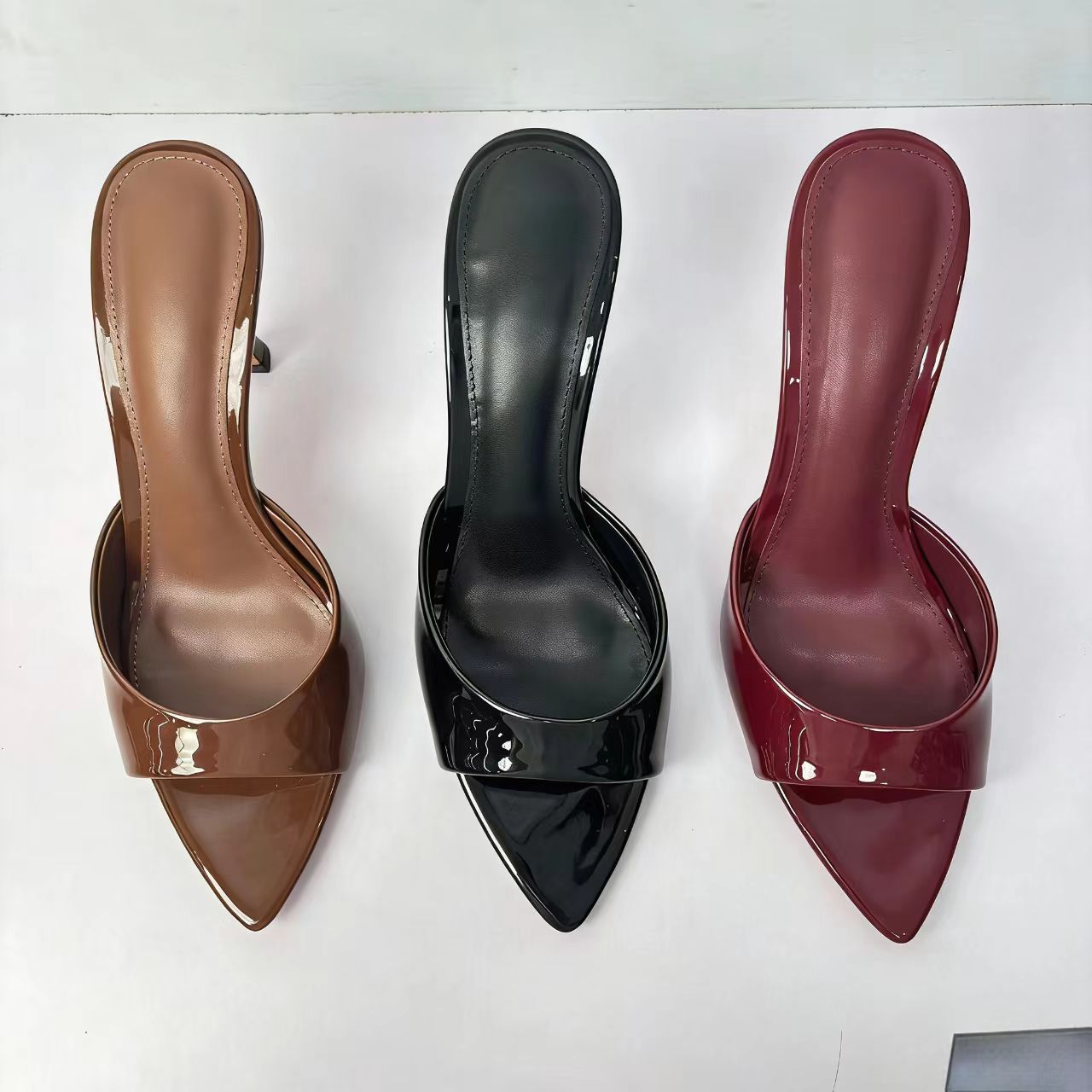 Damen Stiletto Mules Mit Spitzer Kappe Aus Lackleder Pumps_voghion.com