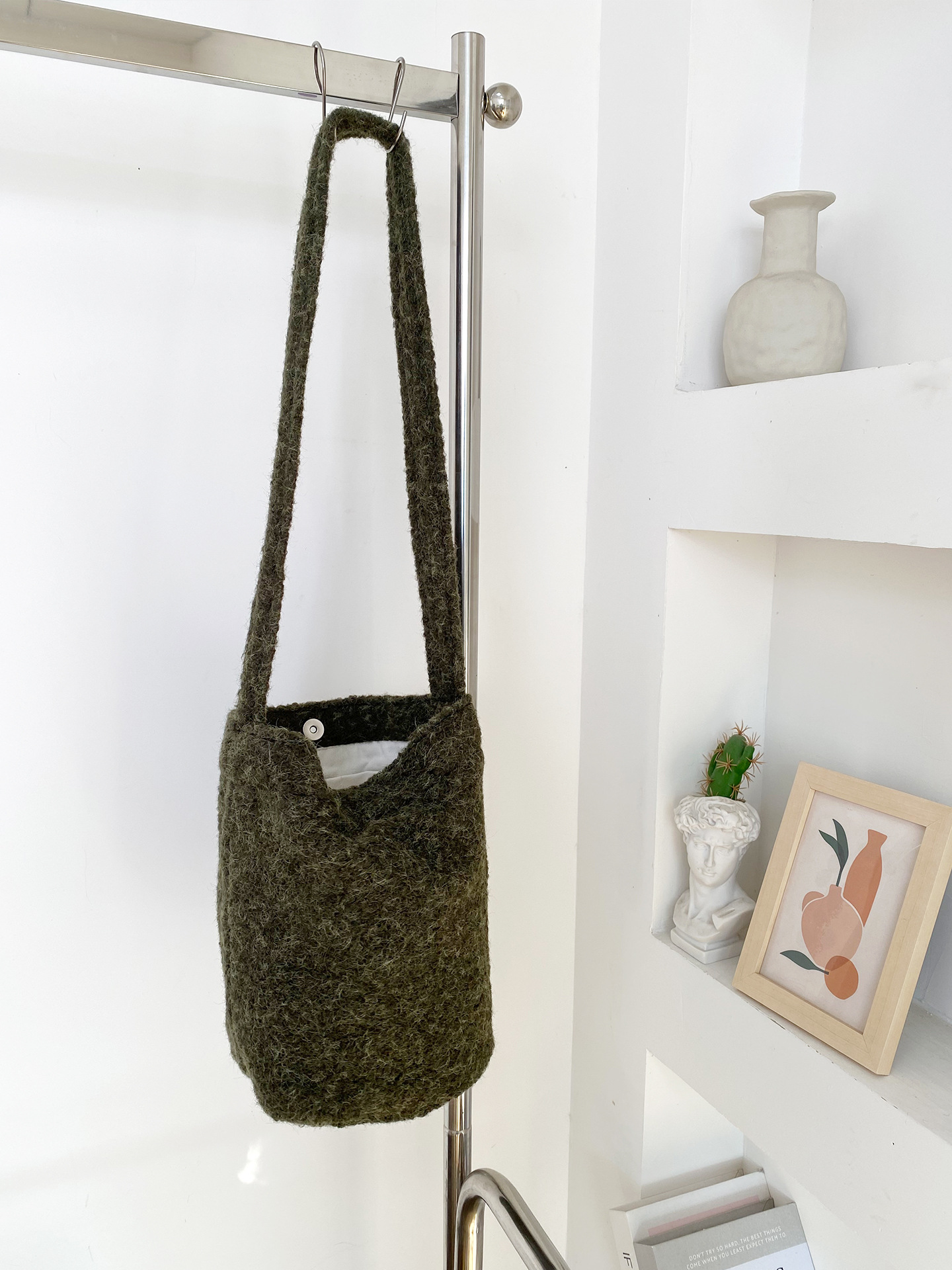 Otoño y invierno bolsas de balde de peluche suaves retrógradas versátiles bolsas de hombro coreanas simples de alta calidad de gran capacidad bolsas de hombro mujeres