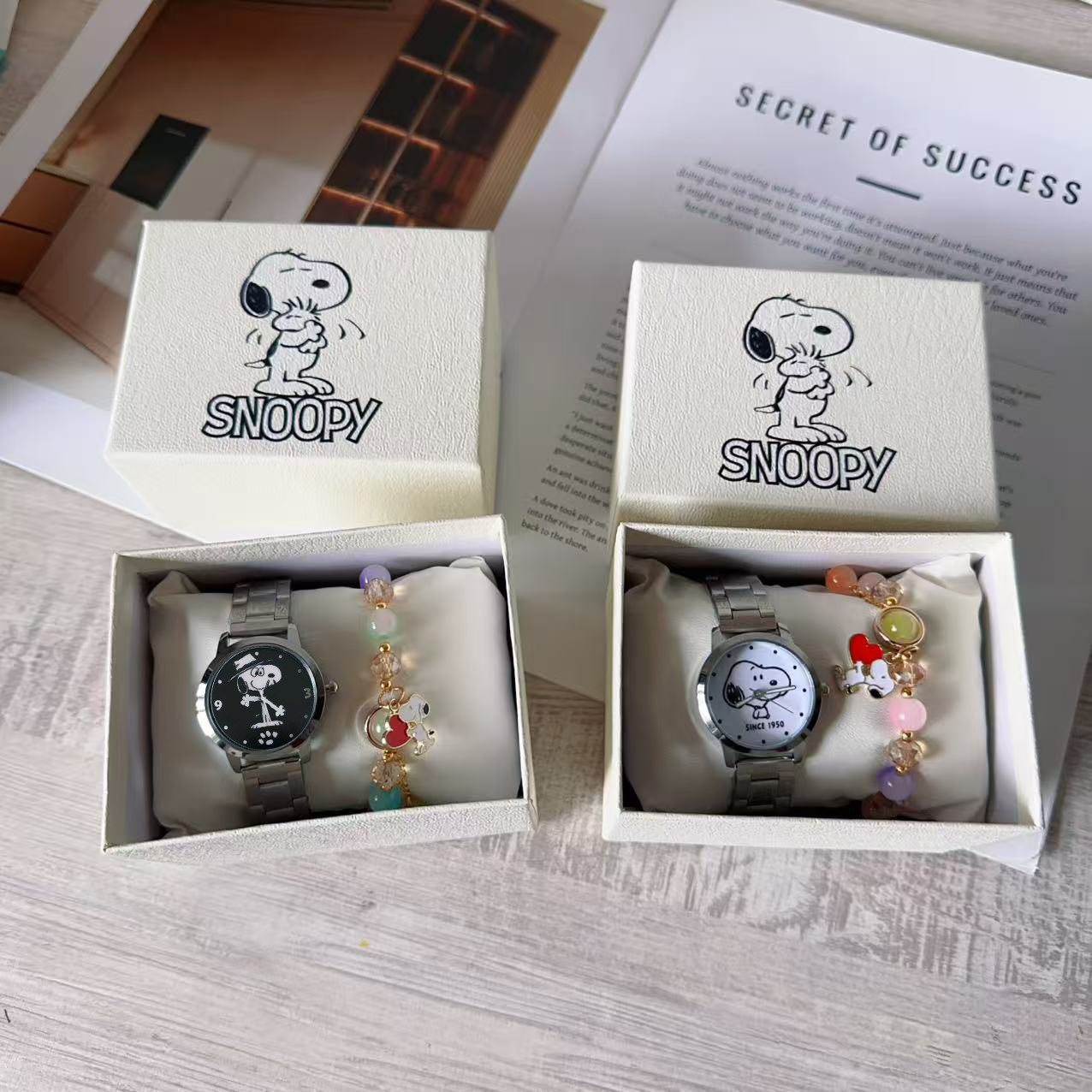 New Snoopy Simple and Fashionable Cartoon Stainless Steel Watch and Bracelet Set for Girls and Women in a Box