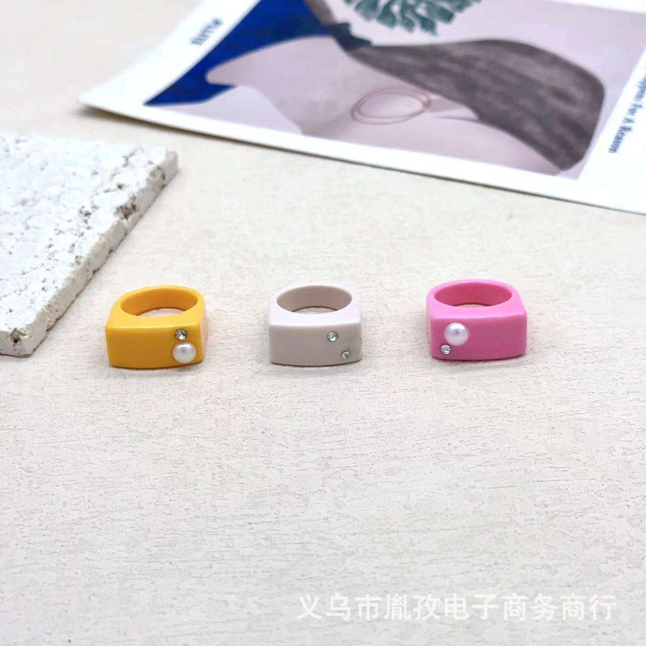 Nueva transfronteriza de estilo INS resina geométrica anillo cuadrado moda pequeña perla fresca joyería de diseño hecho a mano