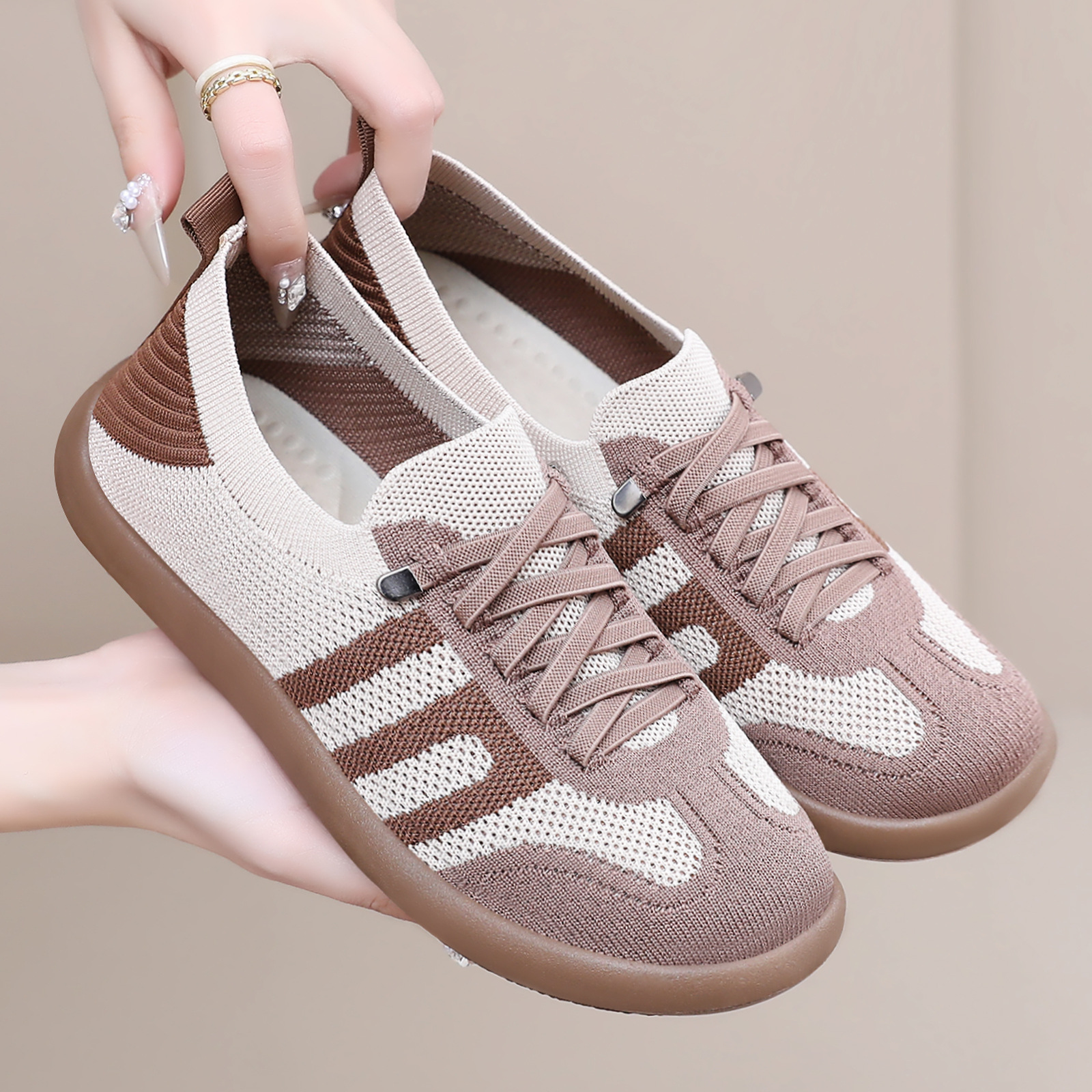 Zapatos de mujer todo-fósforo verano nuevo estilo transfronterizo al por mayor zapatos casuales boca baja zapatos de entrenamiento alemán suela suave zapatos de madre de un pie