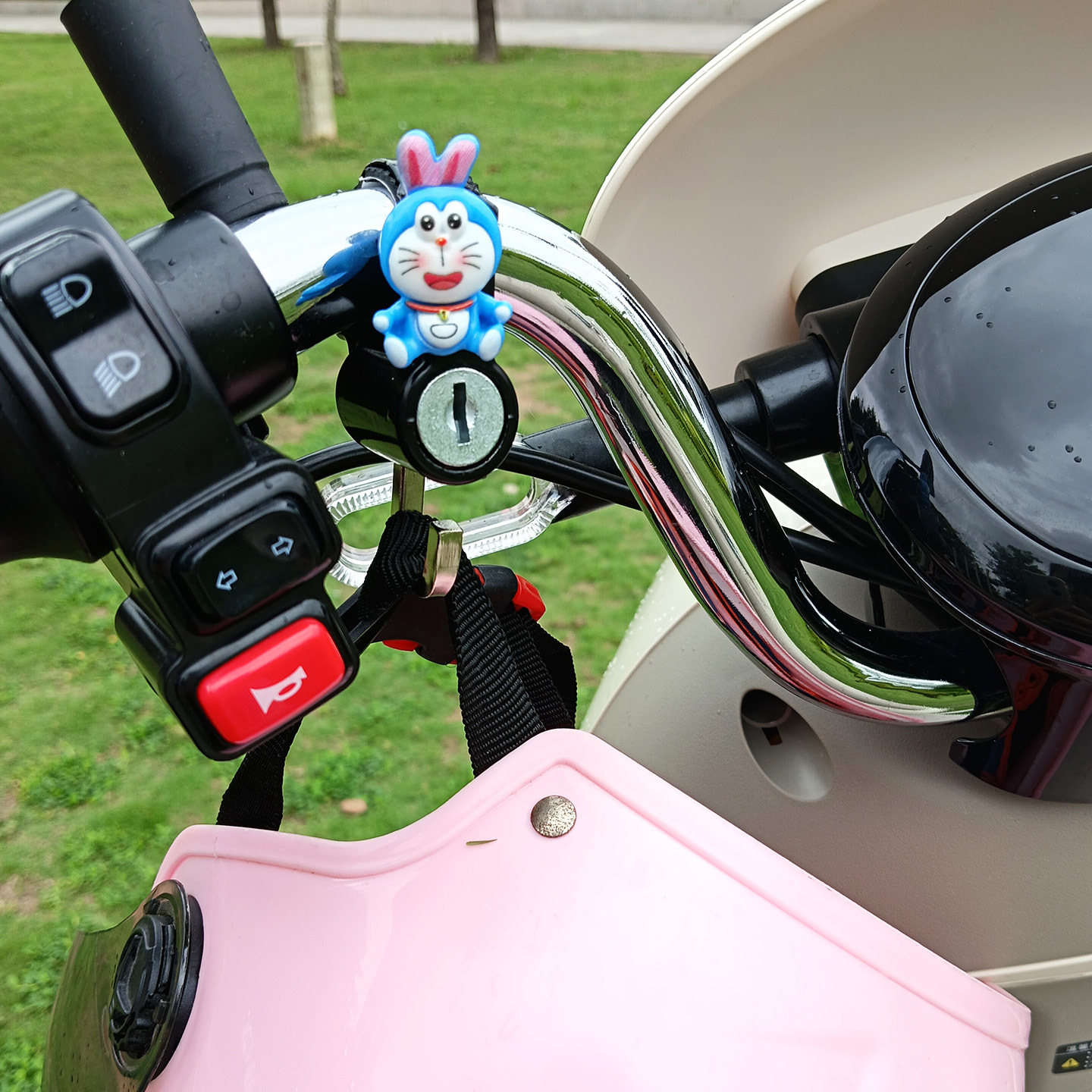 Cartoon Helmet Lock for Bicycles, Electric Vehicles, Motorcycles, Scooters, Mountain Bikes, Baby Strollers, Multifunctional Anti-Theft Lock Hook