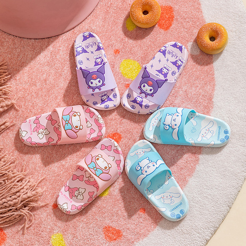 Sanrio parent-child slippers for boys and girls, soft-soled bathroom non-slip wear-resistant slippers for boys and girls to wear outside.