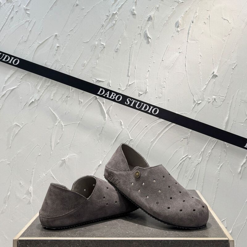 High-End Slippers for Men to Wear Outside in Summer, One Shoe and Two Wear Birkenstock Shoes for Men, Soft Soles, Comfortable, Lightweight, Cool and Stylish Loafers