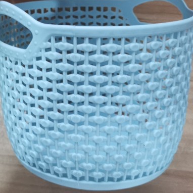 Cestas de almacenamiento huecas Cestas de almacenamiento de escritorio de plástico para el hogar Cestas de almacenamiento de cosméticos Finishing Frame Cestas de almacenamiento de plástico portátil