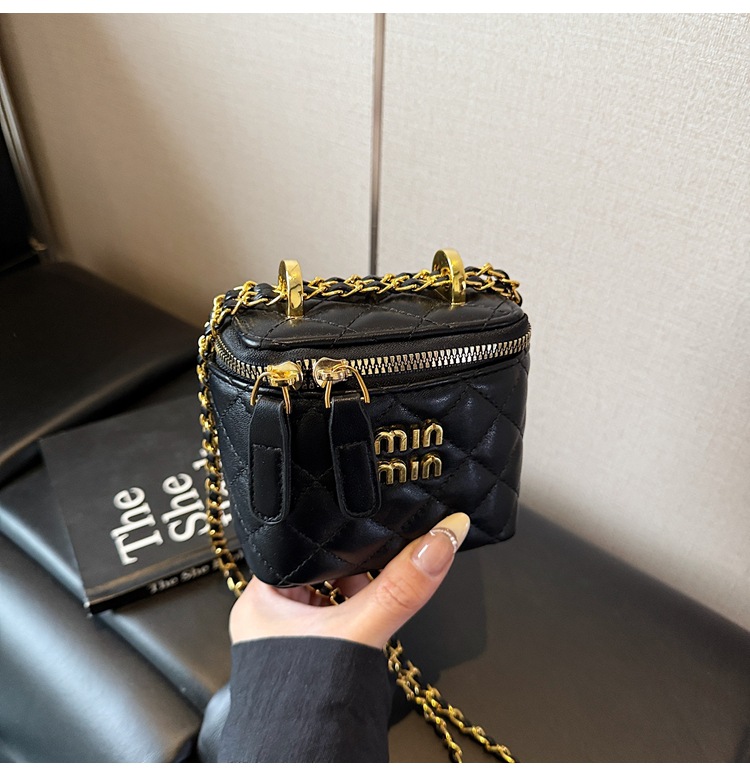 Little Bag Women 2025 Summer New Fashion diamond-shaped chain patent leather crossbody bag, versatile single-shoulder hand-carry bucket bag undefined