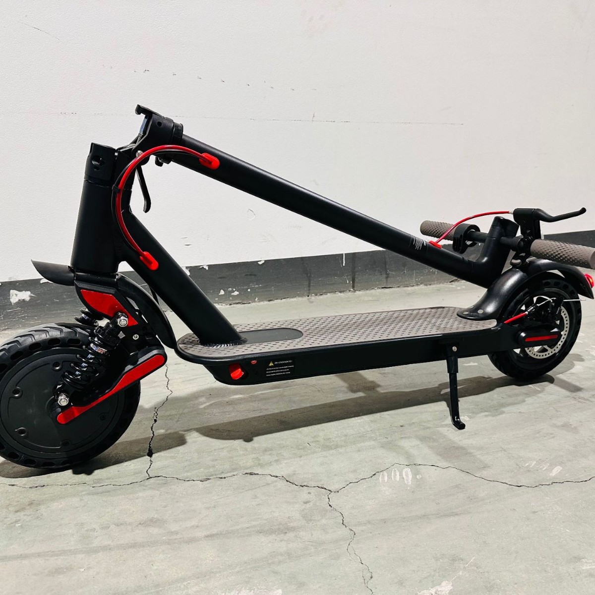 Overseas warehouse straight hair electric scooter 8.5 inch folding scooter driving two-wheeled scooter mini electric car
