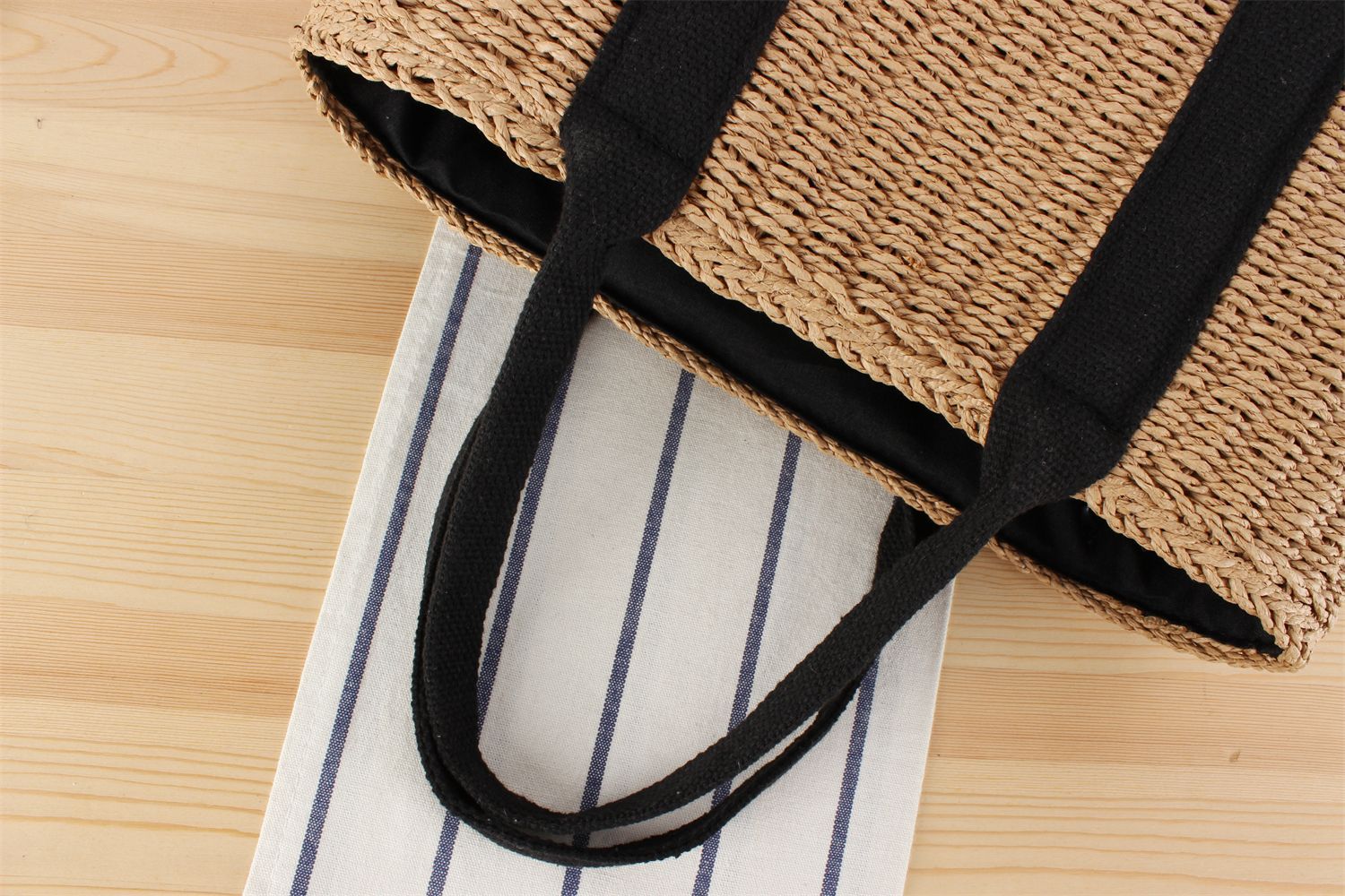 Women's Large Paper String Solid Color Vacation Beach Weave String Straw Bag display picture 8