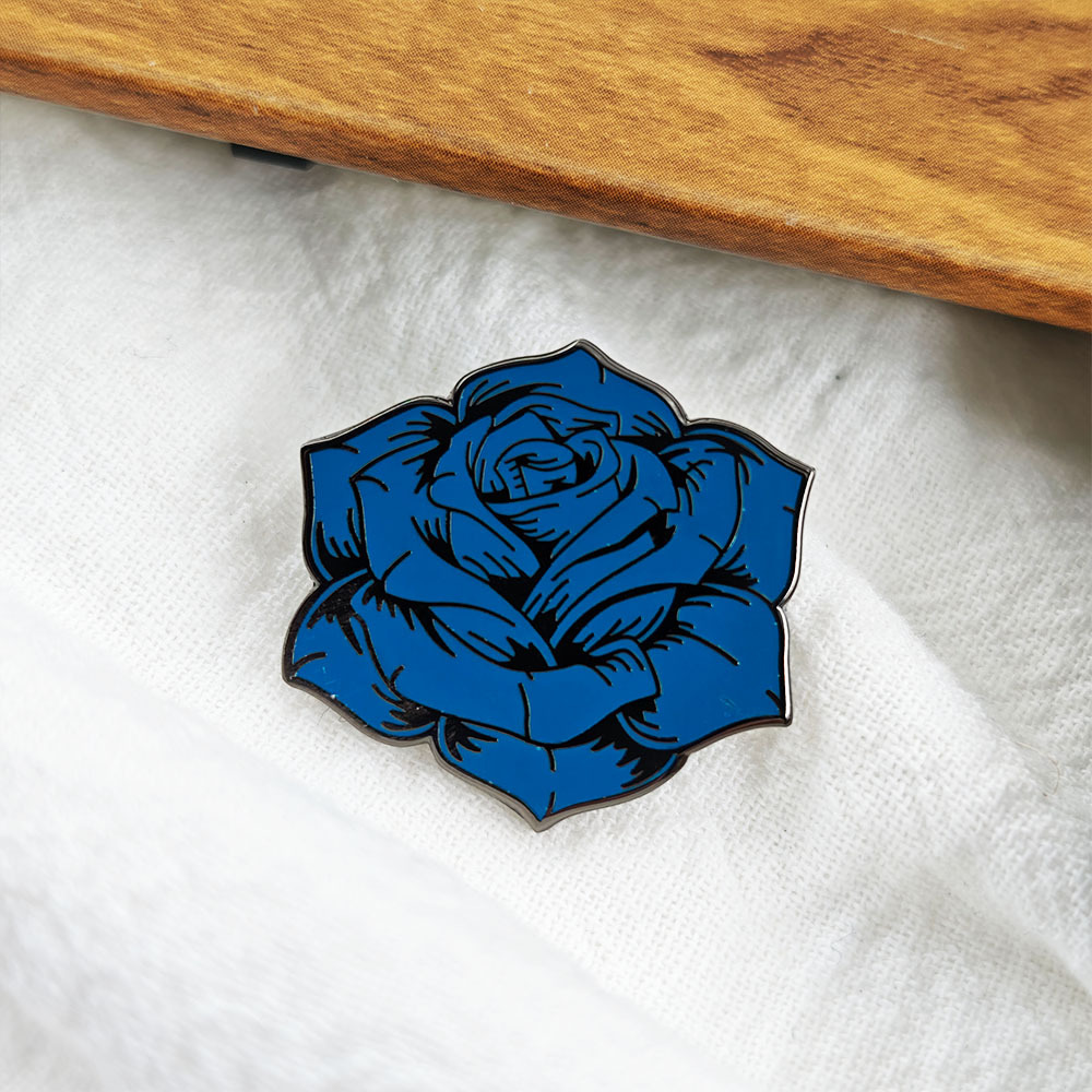 Blue Rose Skull Metal Brooch American Tattoo Style Enamel Pin Dark Gothic Niche Clothing Badge