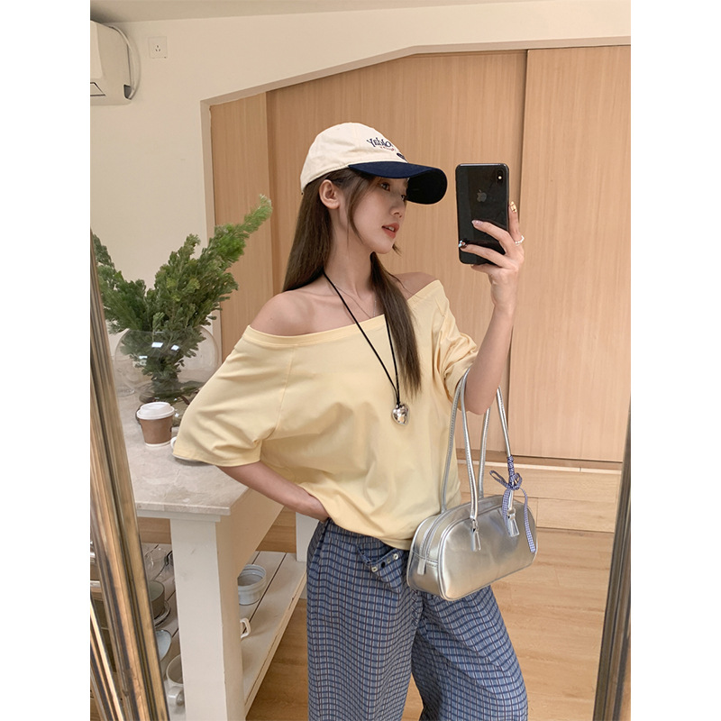 張婧儀スターと同じ肩の半袖の女性の肩のtシャツの夏純欲のギャルのゆったりしている黒い肩の上着