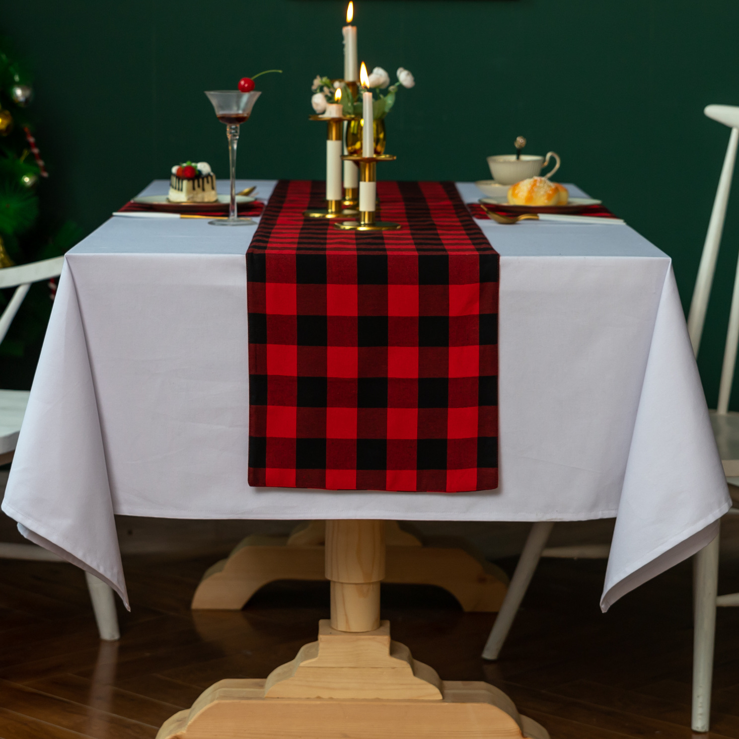 에든버러 블랙과 레드 체크 무늬-컬링 테이블 러너