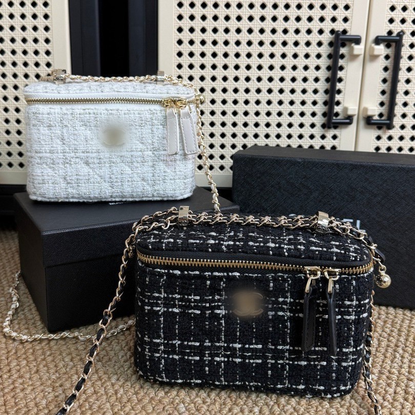 2025 New Style Versatile Shoulder Bag Chain Crossbody Small Bag Woolen Cosmetic Bag Small Square Bag Women's Box Bag