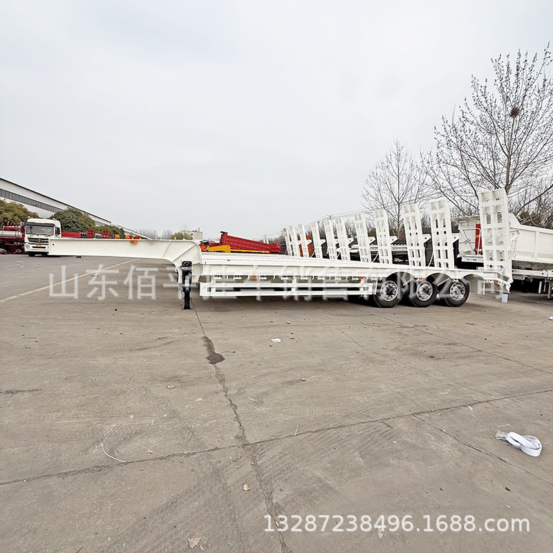 出口低平板半挂车3轴液压爬梯拖车单胎钩机板半挂车