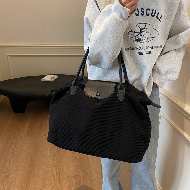 Bolso de equipaje de gran capacidad para viajes de cercanías para mujer 2024 invierno nuevo bolso de viaje de moda versátil bolso de espera ligero de un solo hombro