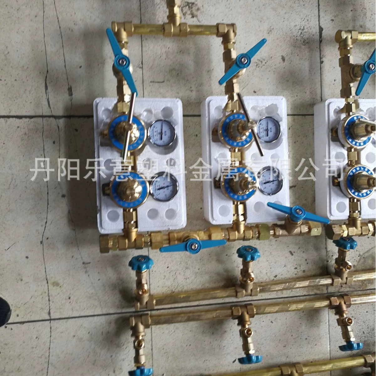 Поставка различных точечных газовых коллекторов, заливных объявлений, кислорода, ацетилена, диоксида пропана.