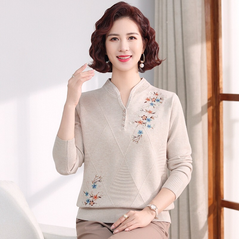 お母さんの秋の新型の洋風のゆったりしているニットの中高年の女性のセーターの春秋服のファッションの刺繍の国風の上着|undefined