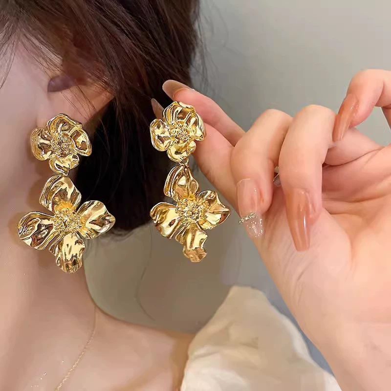 Brand universal small earrings from pearl