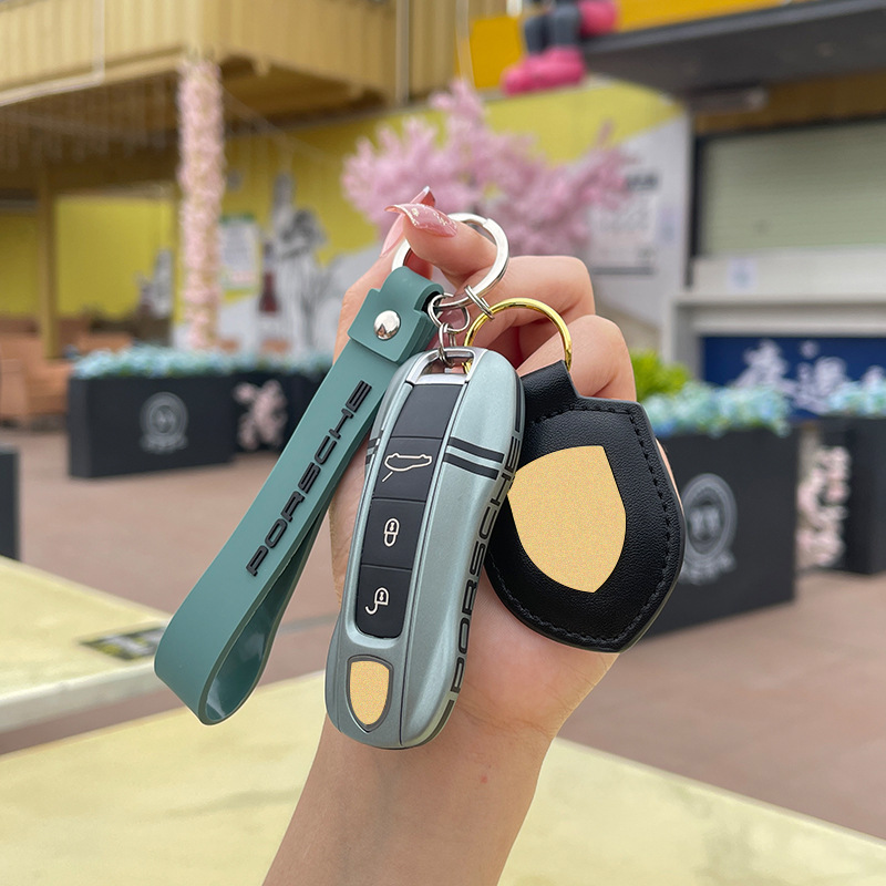 모델 B 다크 나이트 그린에는 프리 쉴드 + 열쇠고리가 함께 제공됩니다.